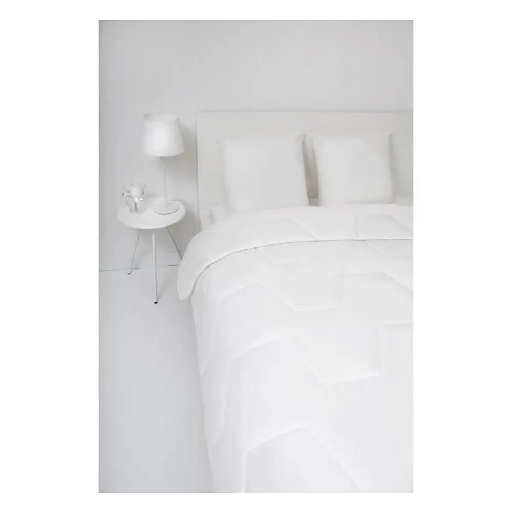 Couette légere NUAGE de DOUCEUR 220x240 cm blanc>Abeil Outlet