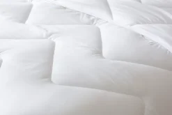 Abeil Couette anti-acariens chaude 220 x 240 cm polyester blanc* Couette