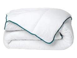 Vente-unique Couette chaude recyclée de DREAMEA en microfibre - 140 x 200 cm - 350 gr/ m² - Biais bleu - ROSA* Couette