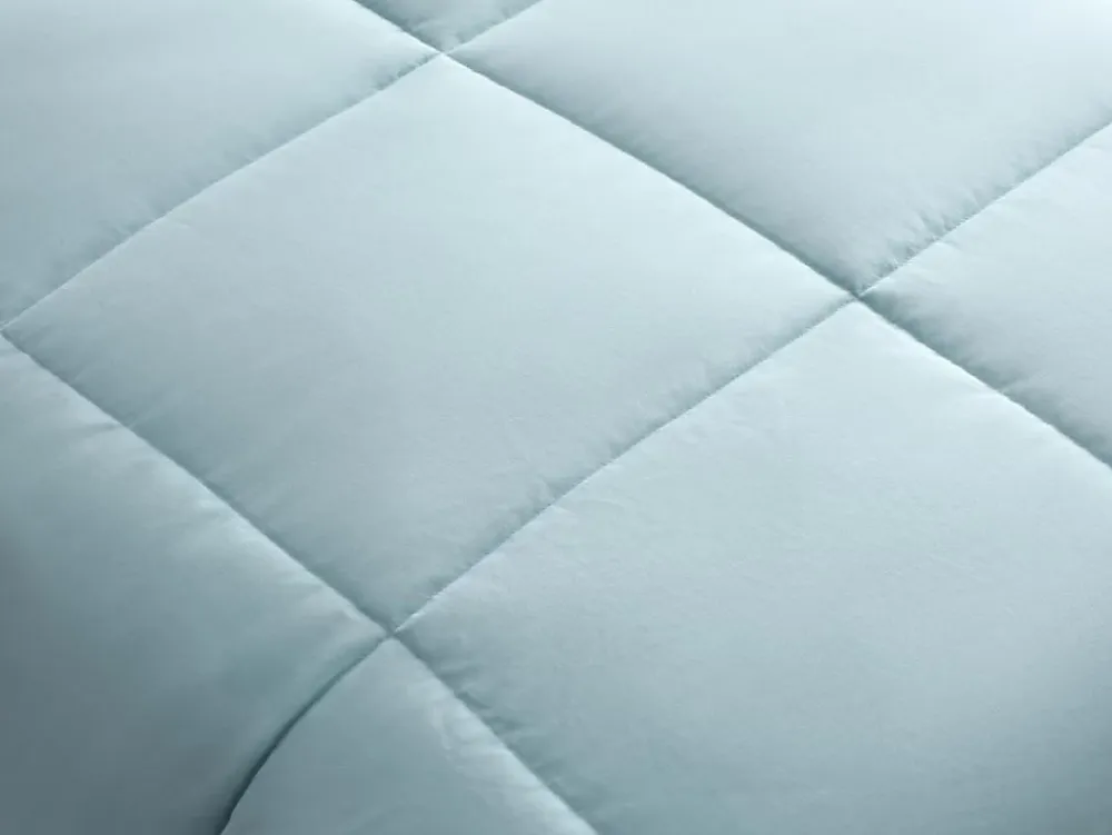 Vente-unique Couette enfant légère - 140 x 200 cm - 180g/m² - Fibre de soja toucher peau de pêche - Bleu - THERMO CONTROL* Couette