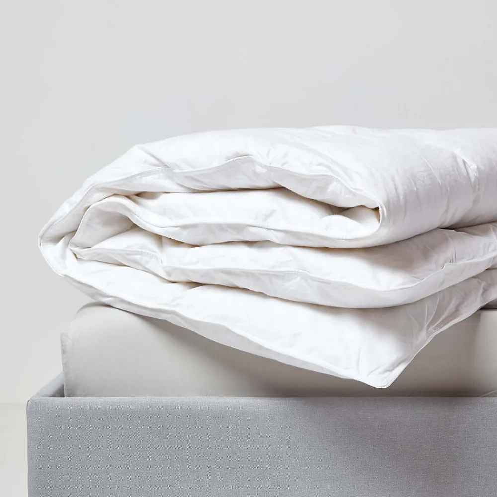 Couette hiver 260 x 220 cm en duvet et en plumes de canard 13.5 Tog ->Homescapes Outlet