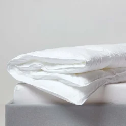 Couette tempérée 230 x 220 cm en microfibre 10.5 Tog ->Homescapes Hot