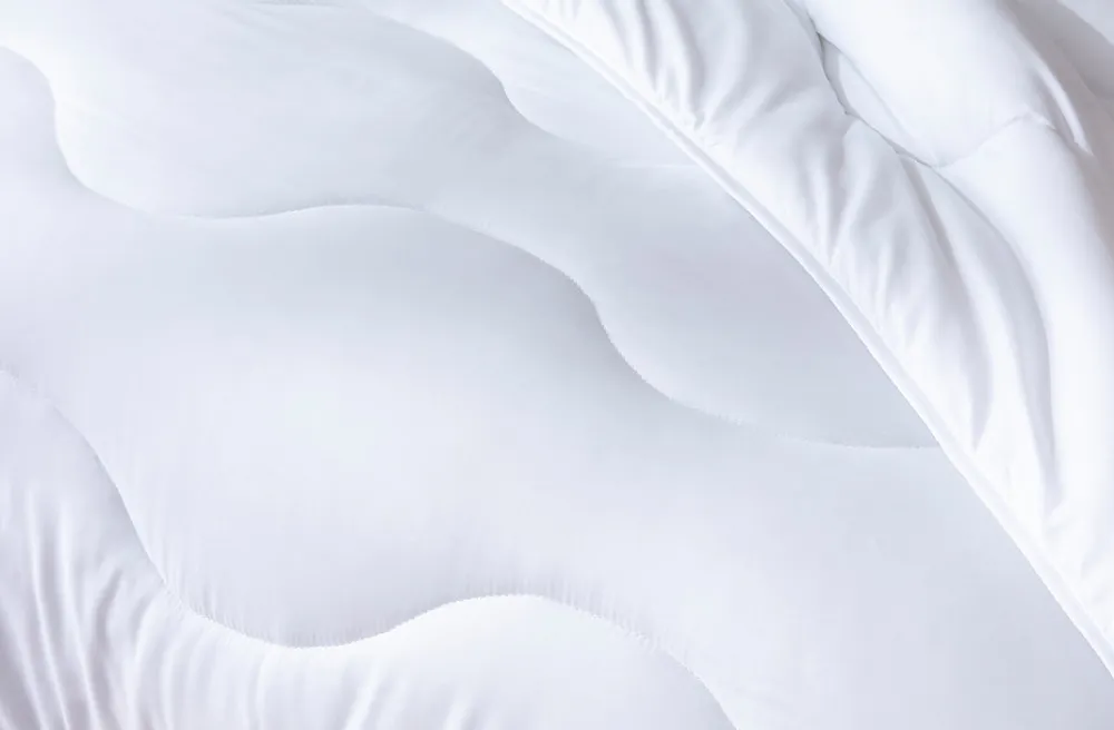 Couette tempérée 220 x 240 cm polyester microfibre blanc 250g/m²>Abeil Discount