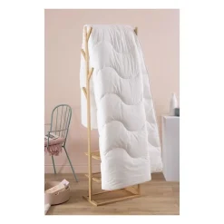 Couette 140x200 cm CHAMPS DE LIN - Chaude - 450G/m² - Couette 1 personne -Douce et Chaude -Anti-acariens Antibactériens -><noscript><img width=