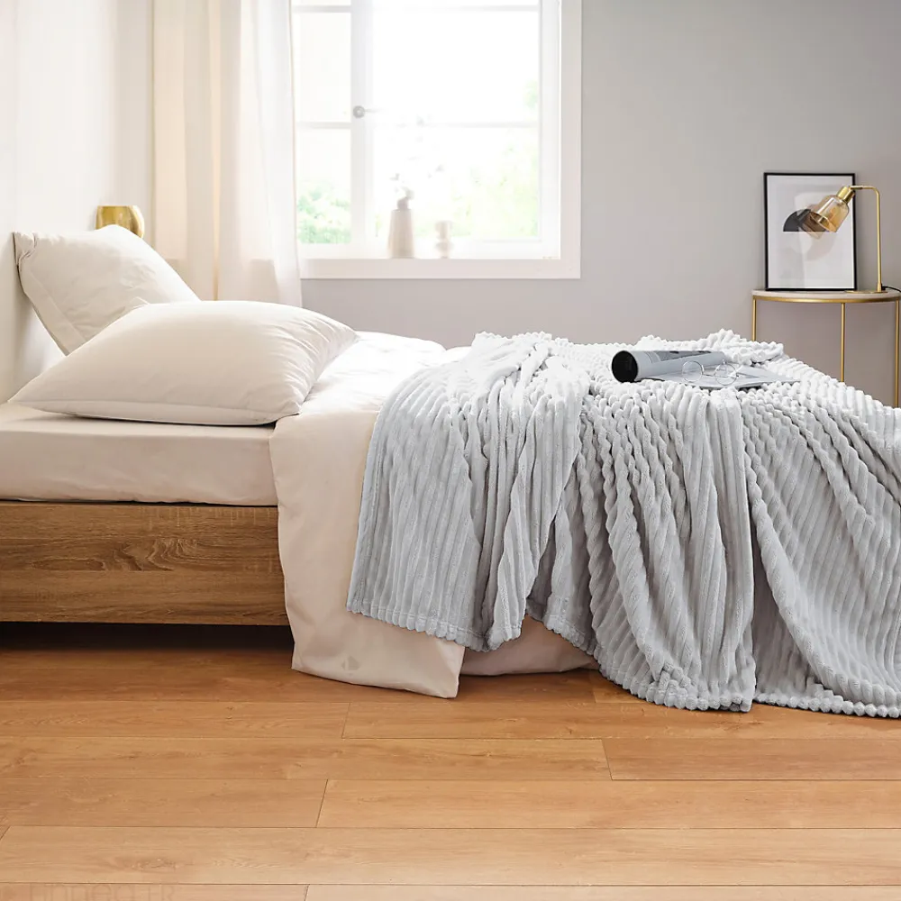 Couverture 100% polyester 180x240 cm microvelours DOLCE gris perle>Linnea Online