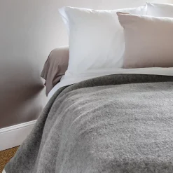 Linnea Couverture 100% pur laine vierge 240x260 cm PASTORALE blanchie* Couverture