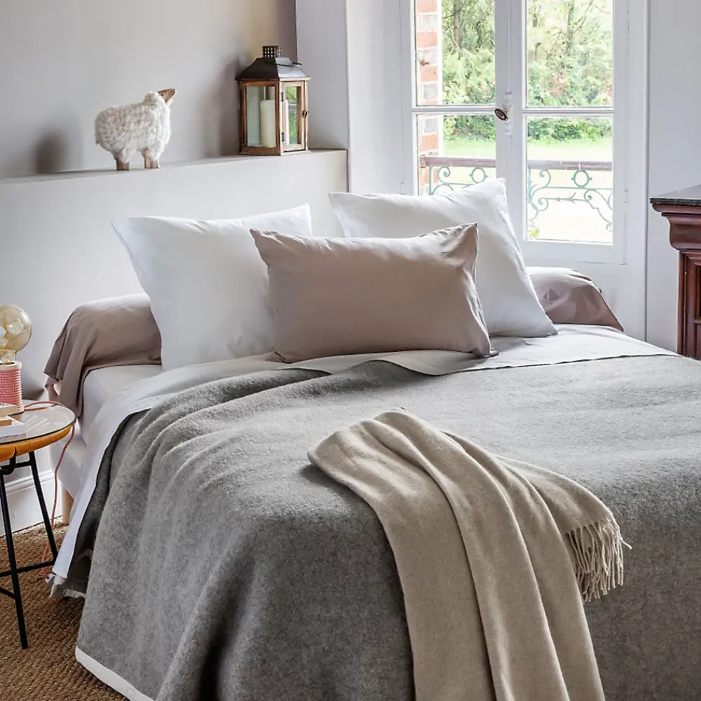 Linnea Couverture 100% pur laine vierge 240x260 cm PASTORALE blanchie* Couverture