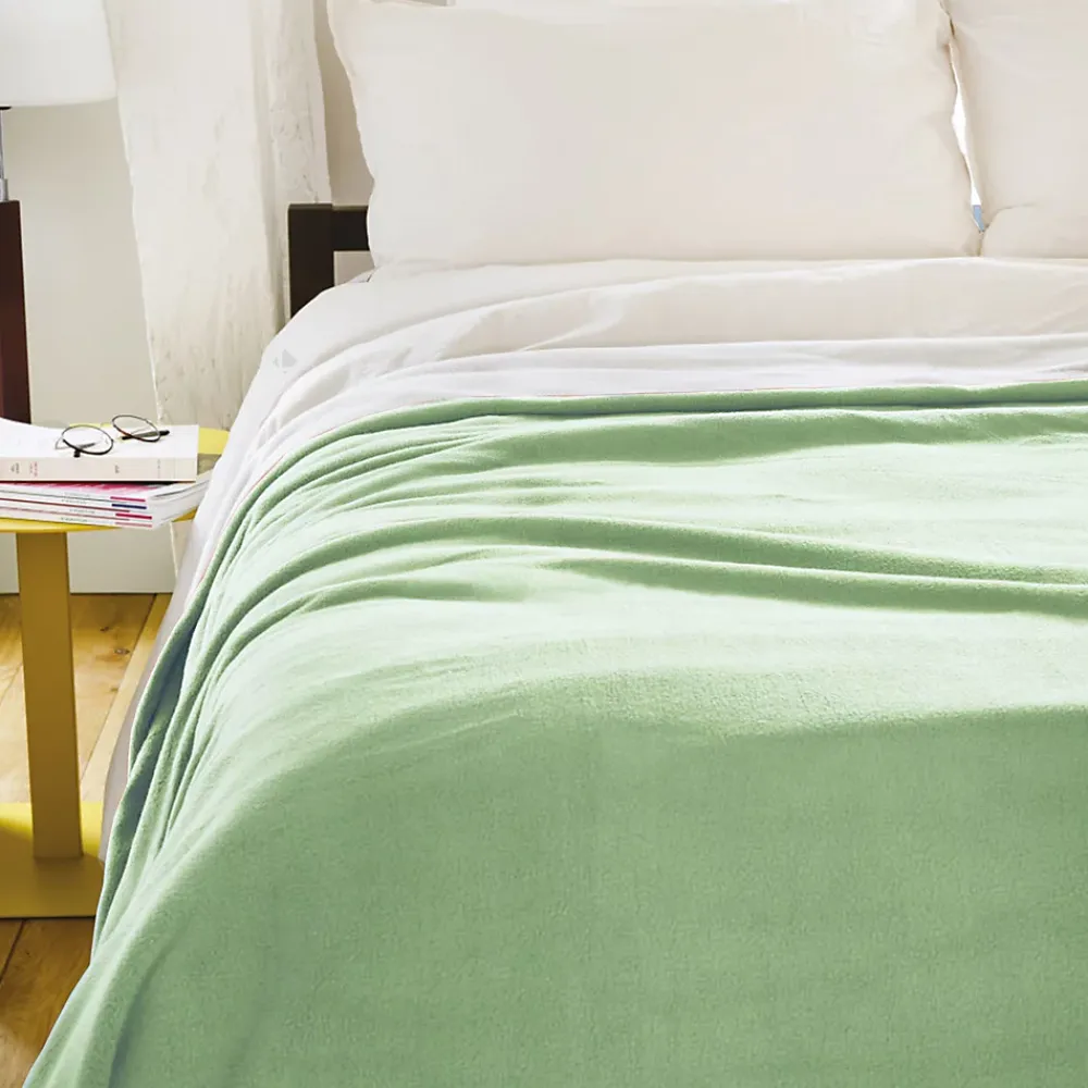Linnea Couverture polaire luxe 180x220 cm 100% polyester 430g/m2 NARVIK Vert Tilleul* Couverture