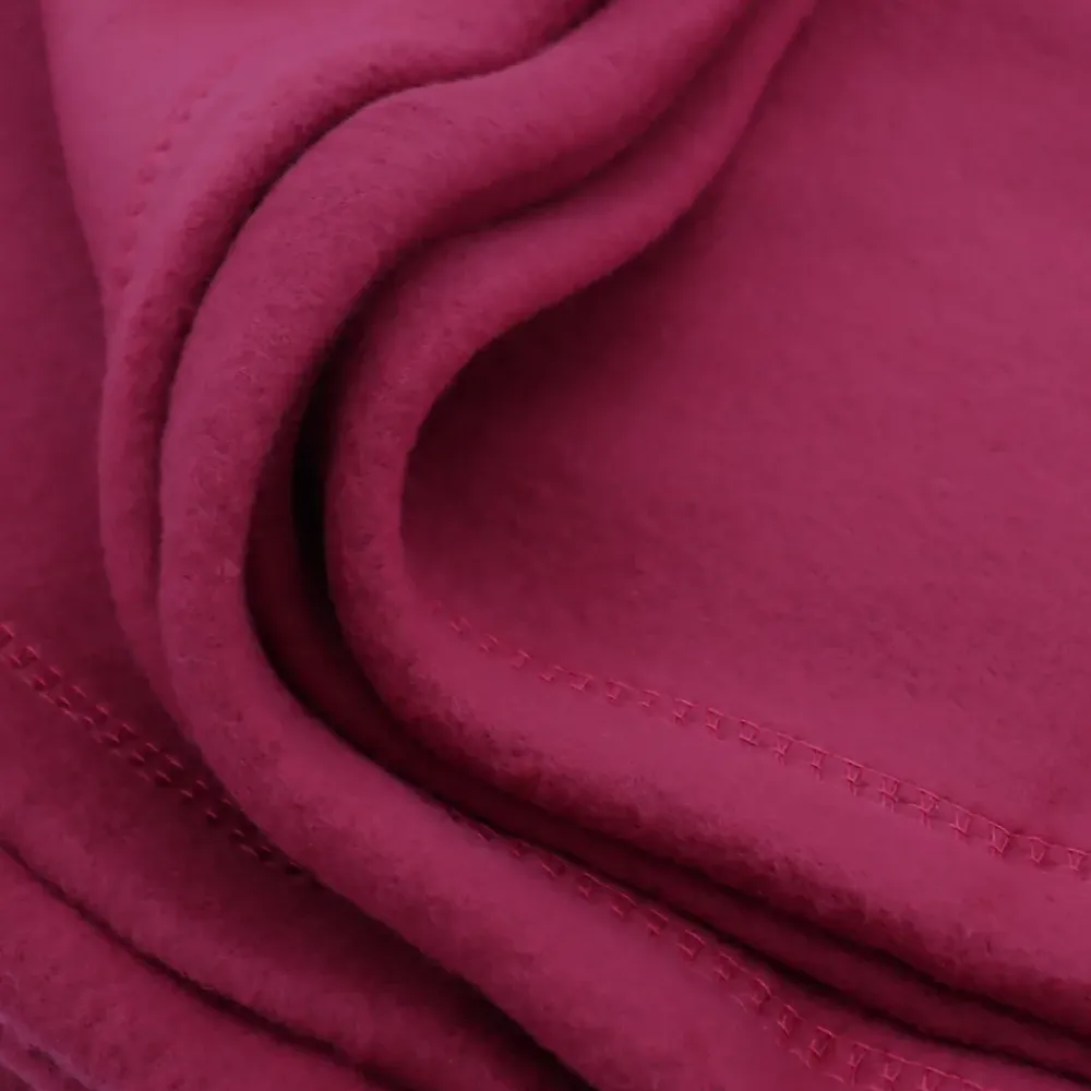 Linnea Couverture polaire 220x240 cm Isba violet Prune 100% Polyester 320g/m2 non-feu* Couverture