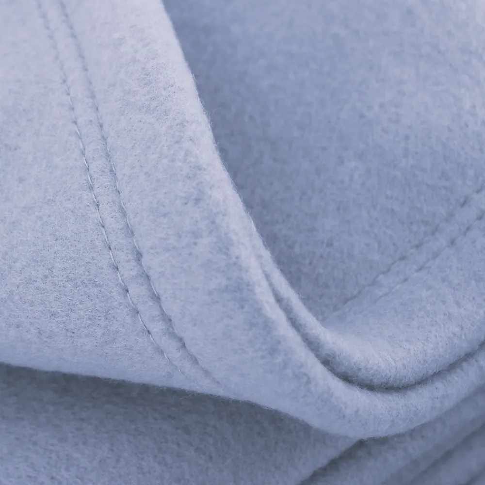 Couverture polaire 180x220 cm Isba Myosotis 100% Polyester 320g/m2 non-feu>Linnea Best