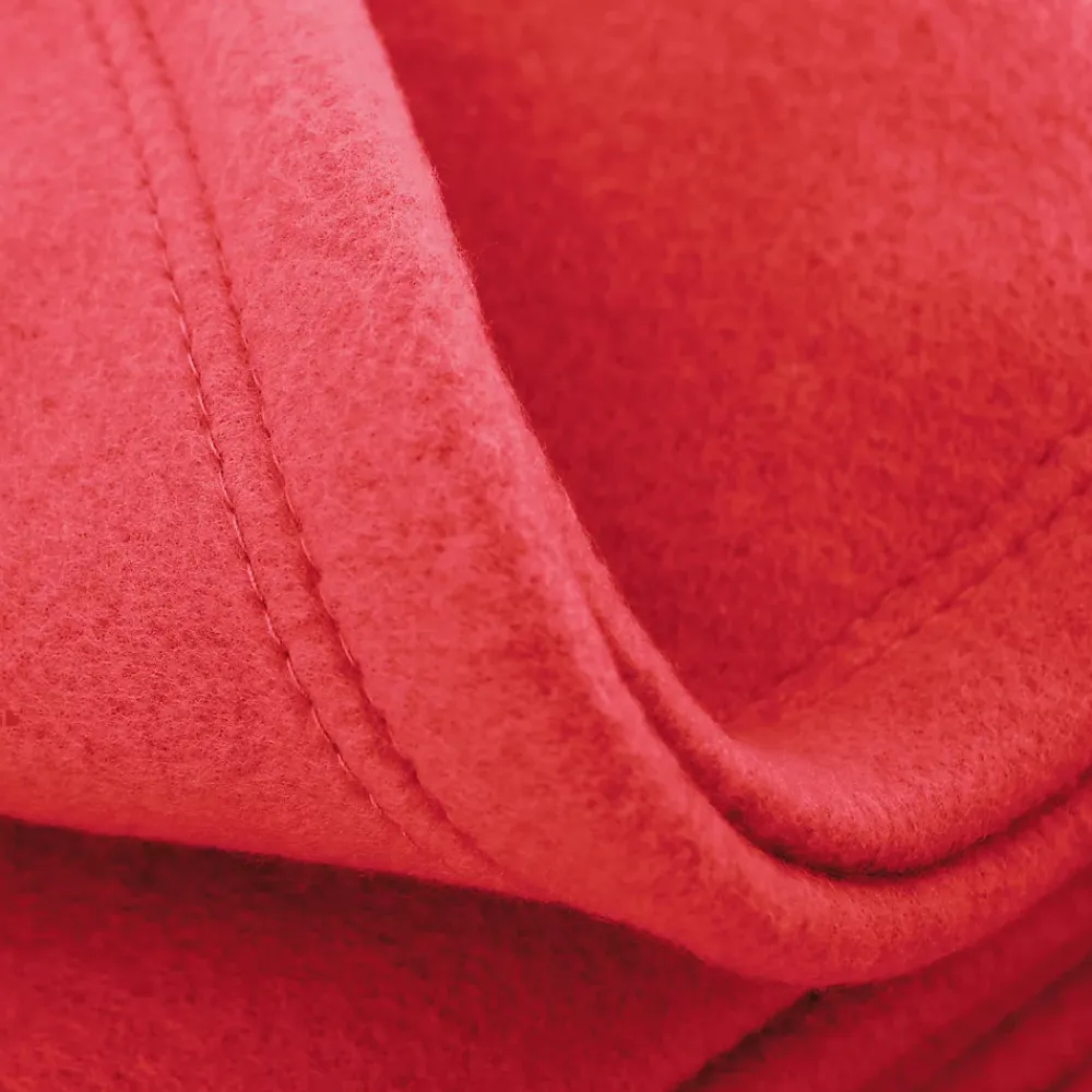 Linnea Couverture polaire 180x220 cm Isba Fraise 100% Polyester 320g/m2 non-feu* Couverture