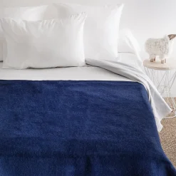 Couverture pure laine vierge Woolmark 500g/m² VOLTA 240x260 cm Bleu Marine/Myosotis>Linnea Discount