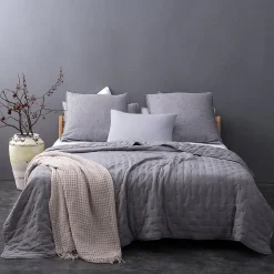 Couvre lit matelassé et moelleux (180x240 cm - Gris clair)>Linder Clearance