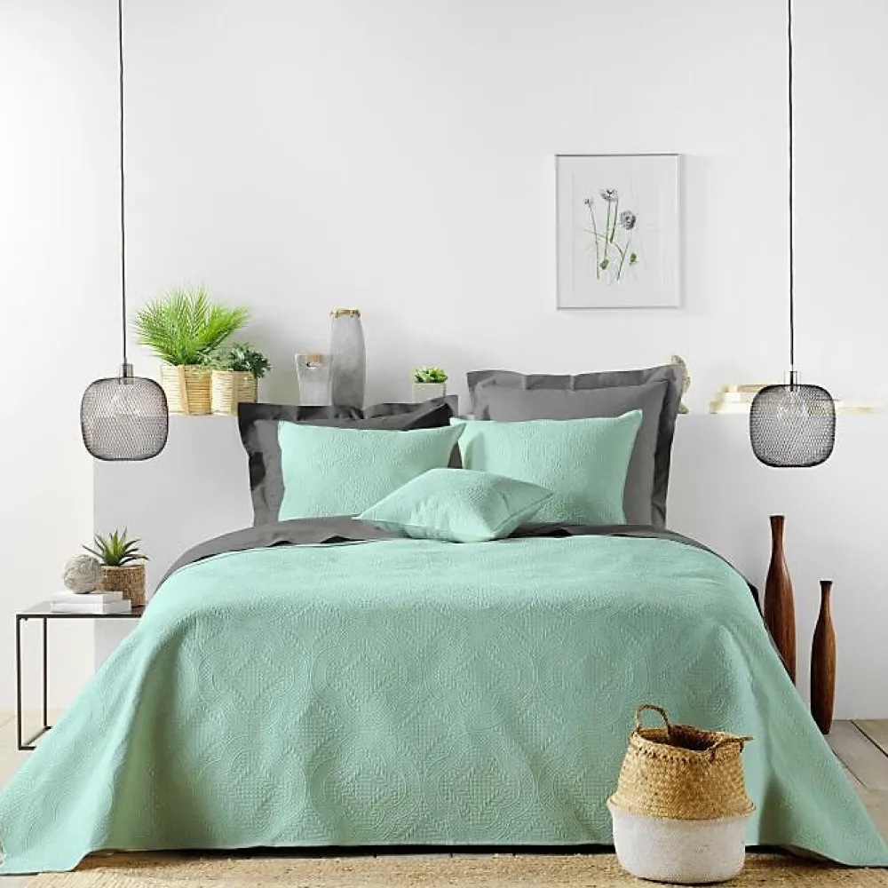 Douceur D'Intérieur Couvre lit 2p mat.+2 hc 60x60 220 x 240 cm microfibre unie romane Sauge* Boutis, Couvre-Lit, Édredon