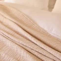 Dessus de lit 270x250 cm en coton lavé SEVILLE blanc latte><noscript><img width=