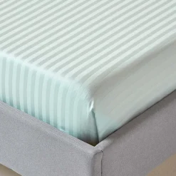 Drap plat satin rayé en coton égyptien 330 fils bleu, 240x275 cm ->Homescapes Best