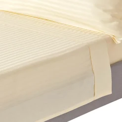 Drap plat satin rayé en coton égyptien 330 fils jaune pâle, 240x275 cm ->Homescapes Clearance