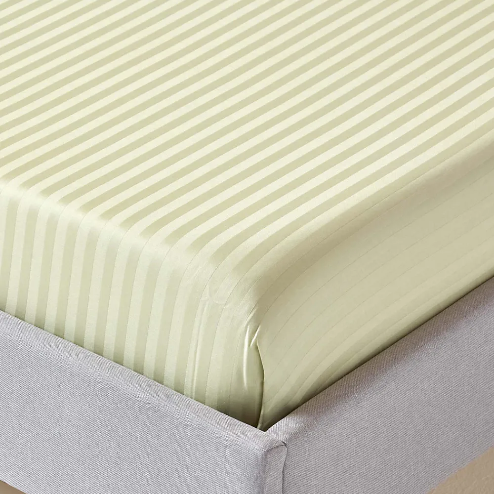 Homescapes Drap plat satin rayé en coton égyptien 330 fils vert sauge, 230x255 cm -* Drap Plat