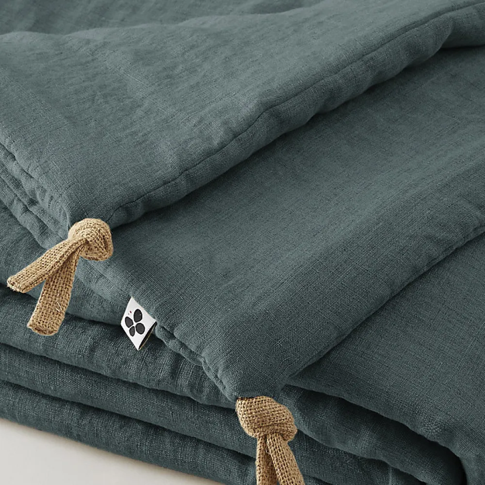 Meubletmoi Édredon 150 x 150 cm lin lavé bleu avec 4 nouettes en jute - LUISA* Boutis, Couvre-Lit, Édredon