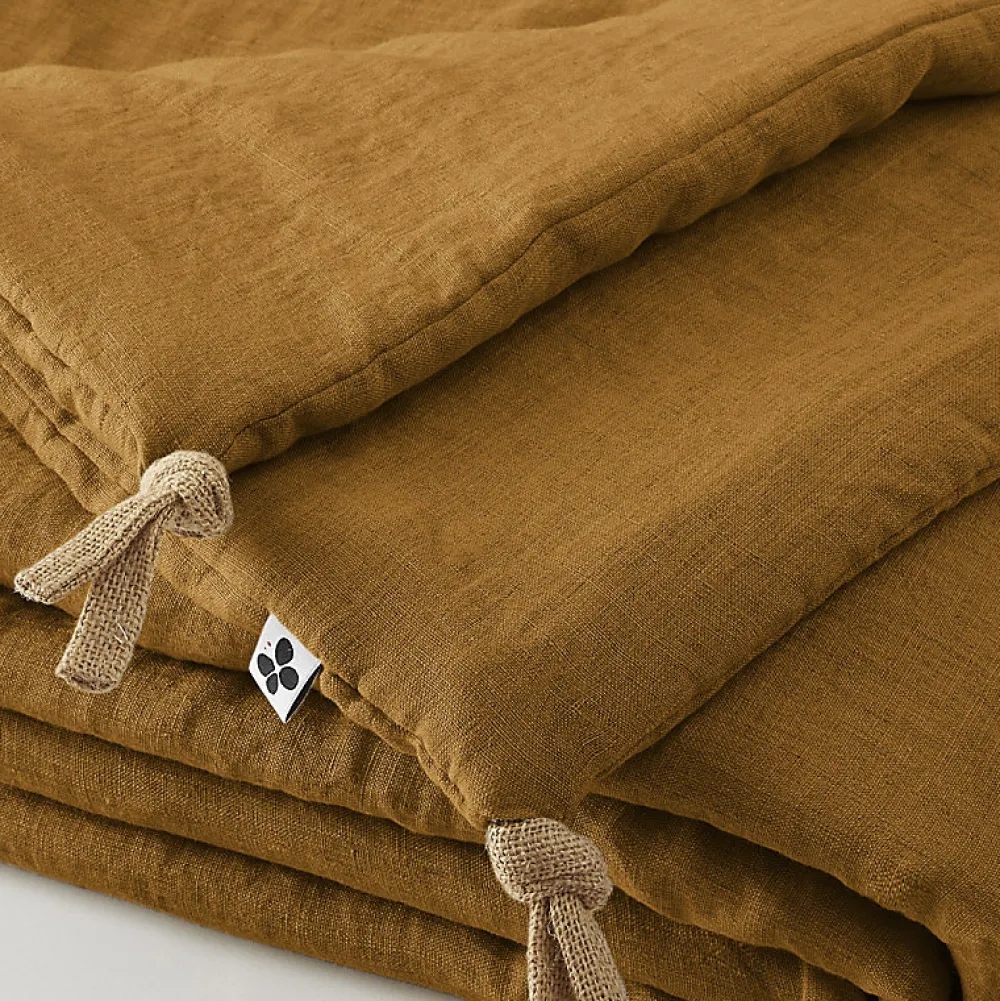 Meubletmoi Édredon 150 x 150 cm lin lavé caramel avec 4 nouettes en jute - LUISA* Boutis, Couvre-Lit, Édredon