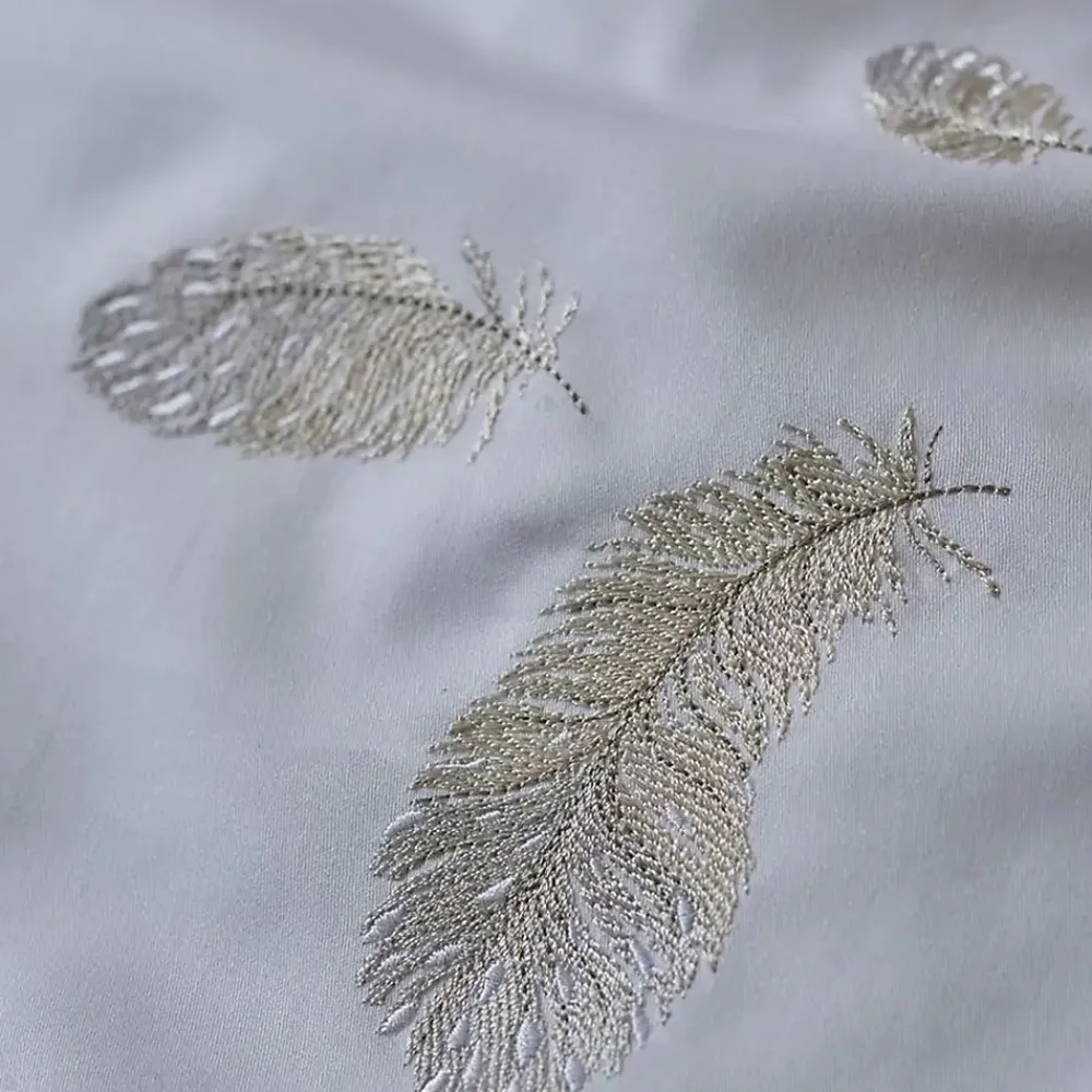 Housse de couette brodée 200x200 cm en satin de coton NINA blanc>Linnea Discount