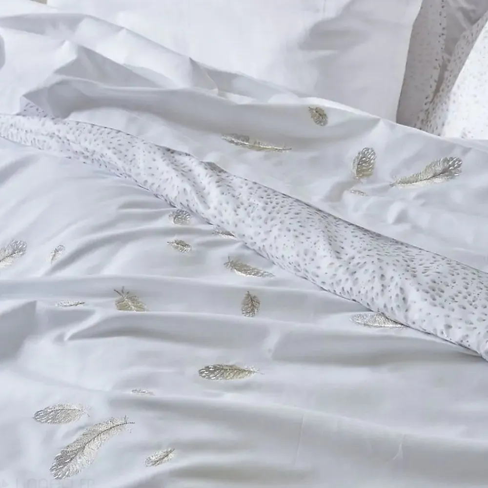 Housse de couette brodée 200x200 cm en satin de coton NINA blanc>Linnea Discount