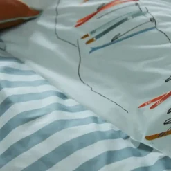 Linnea Housse de couette brodée 140x200 cm en percale de coton PASSE MONTAGNE bleu givré* Housse De Couette