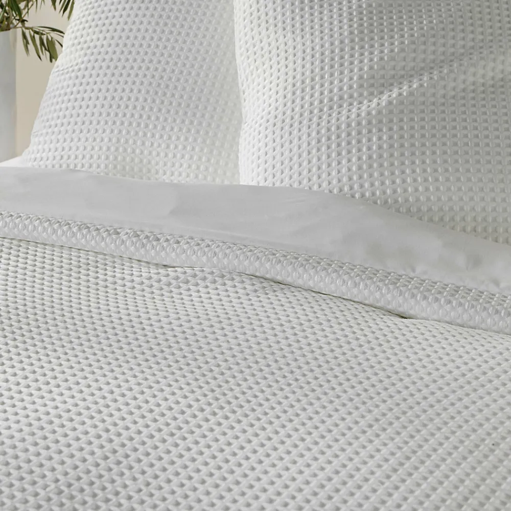 Housse de couette 240x220 cm + 2 taies Microfibre gaufrée unie blanche ABELIA>Douceur D'Intérieur Outlet