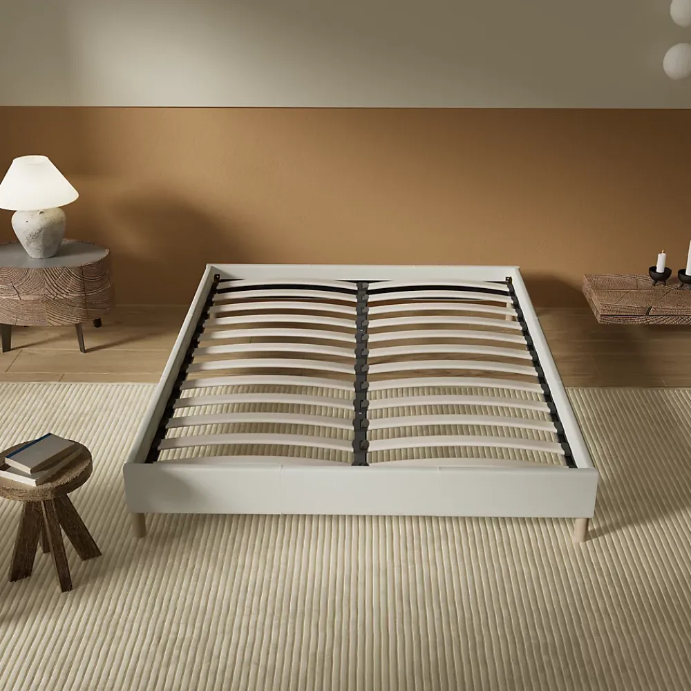 November Lit avec sommier lattes en bois - 160x200 cm - Tissu Blanc - Pieds en bois* Sommier