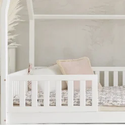 Petits-Meubles Lit cabane 140x200 barrières et sommier inclus pieds 1 cm Daisy Blanc*Enfant Lit Enfant