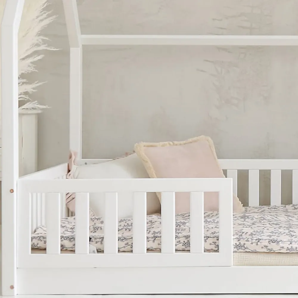 Petits-Meubles Lit cabane 140x200 barrières et sommier inclus pieds 1 cm Daisy Blanc*Enfant Lit Enfant