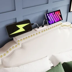 Lit coffre 160x200 cm en velours beige avec rangement hydraulique eclairage LED multicolore et ports USB C><noscript><img width=