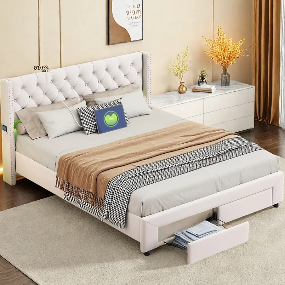 ProximaX Lit coffre 140x190 cm en velours beige, tête de lit cloutée, 2 tiroirs, ports USB, poches latérales, bande LED amovible* Lit Coffre