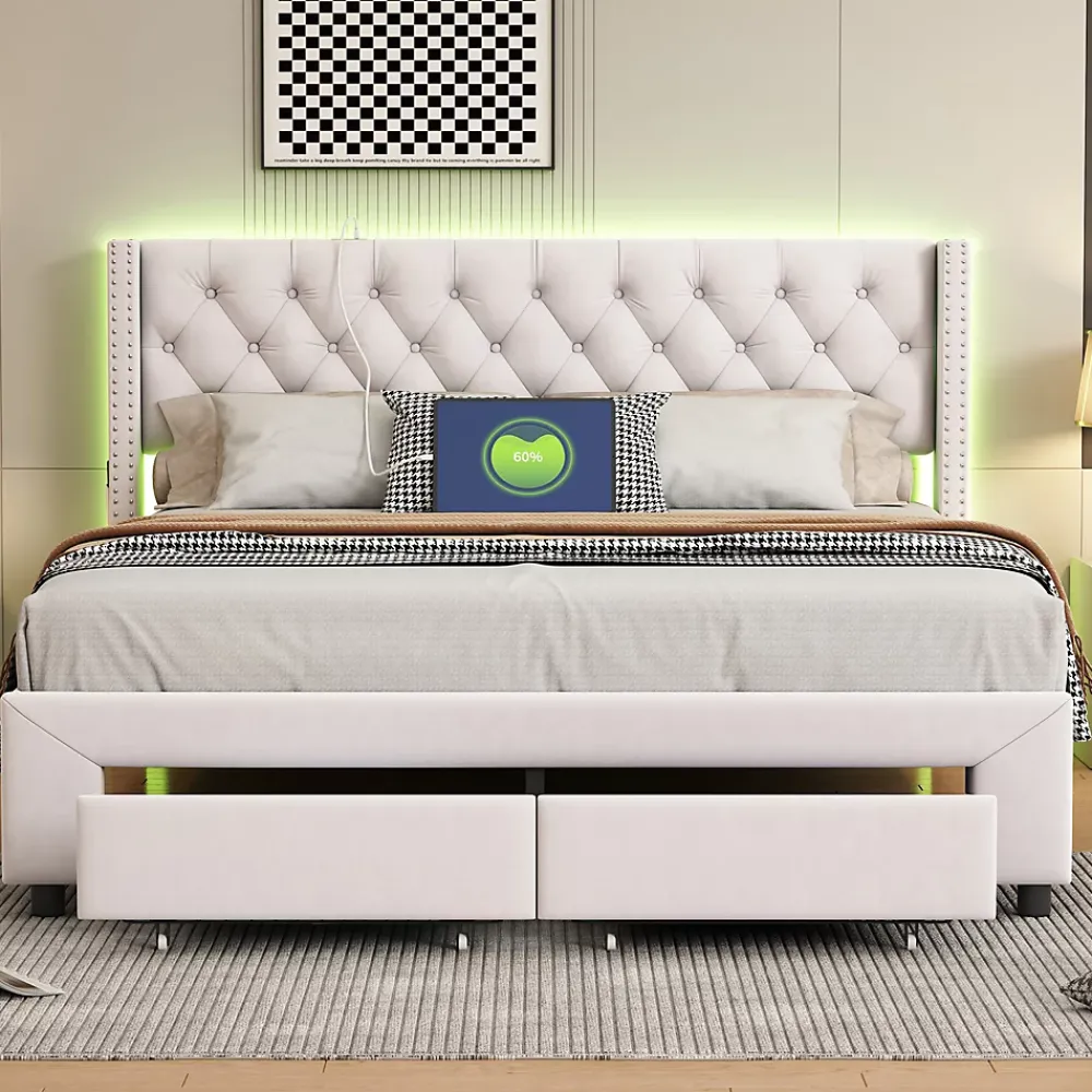 ProximaX Lit coffre 140x190 cm en velours beige, tête de lit cloutée, 2 tiroirs, ports USB, poches latérales, bande LED amovible* Lit Coffre