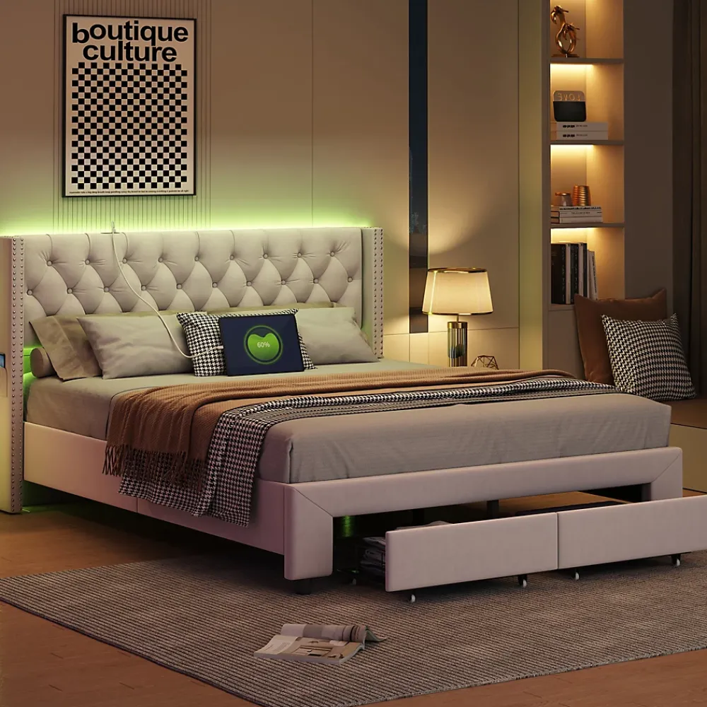 ProximaX Lit coffre 140x190 cm en velours beige, tête de lit cloutée, 2 tiroirs, ports USB, poches latérales, bande LED amovible* Lit Coffre