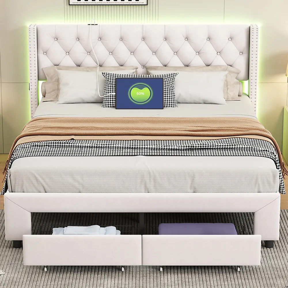ProximaX Lit coffre 140x190 cm en velours beige, tête de lit cloutée, 2 tiroirs, ports USB, poches latérales, bande LED amovible* Lit Coffre