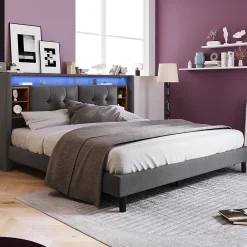 Lit Déco 140 x 200 Cm - Lit Double avec Chargement USB et LED - Bois Massif, Lin et Métal - Sans Matelas - Gris><noscript><img width=