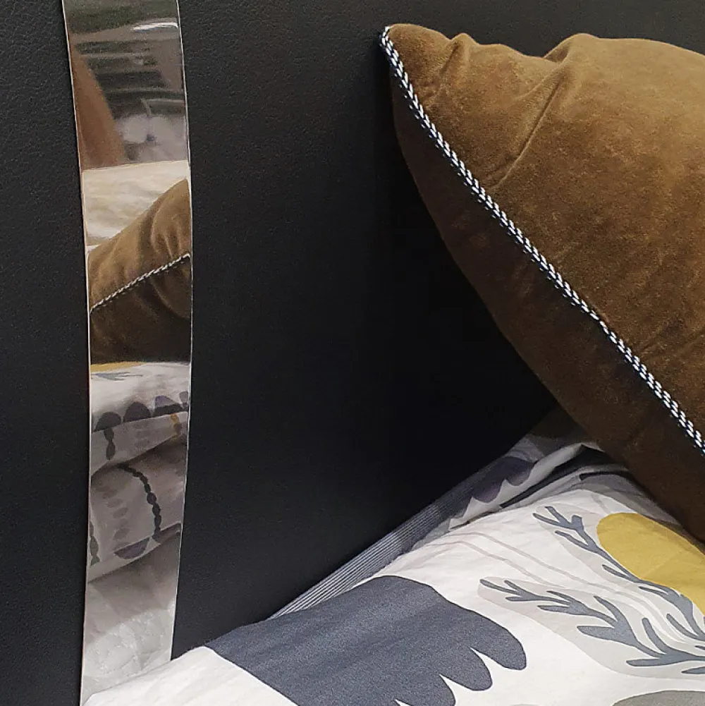 Meubletmoi Lit double 140 x 190 cm en simili noir et métal + sommier fixe - EDEN* Lit Double