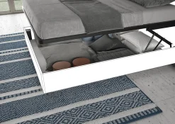 Lit double avec rangement, double relevable, 160x200 cm, bois de frêne blanc, coussins simili cuir gris tourterelle, Egos Antea><noscript><img width=