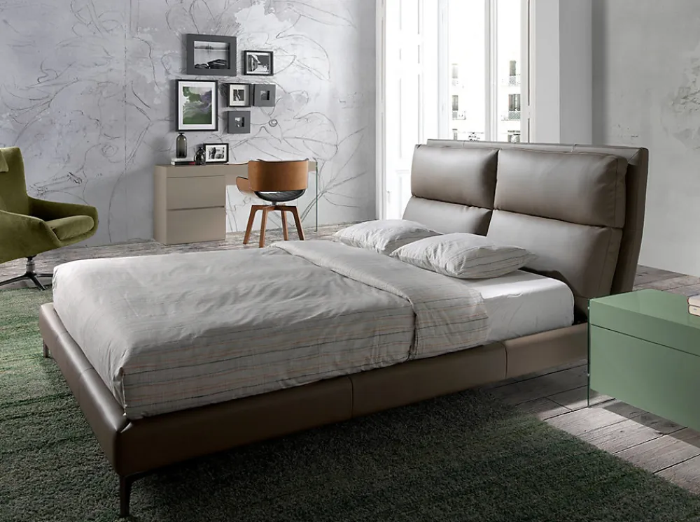 Lit double en similicuir vison avec tête de lit moderne et pieds en acier inoxydable>Angel Cerda Discount
