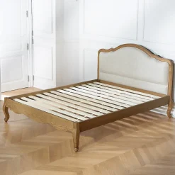 Lit double HENRY Style romantique en chêne et lin premium 140 x 190><noscript><img width=