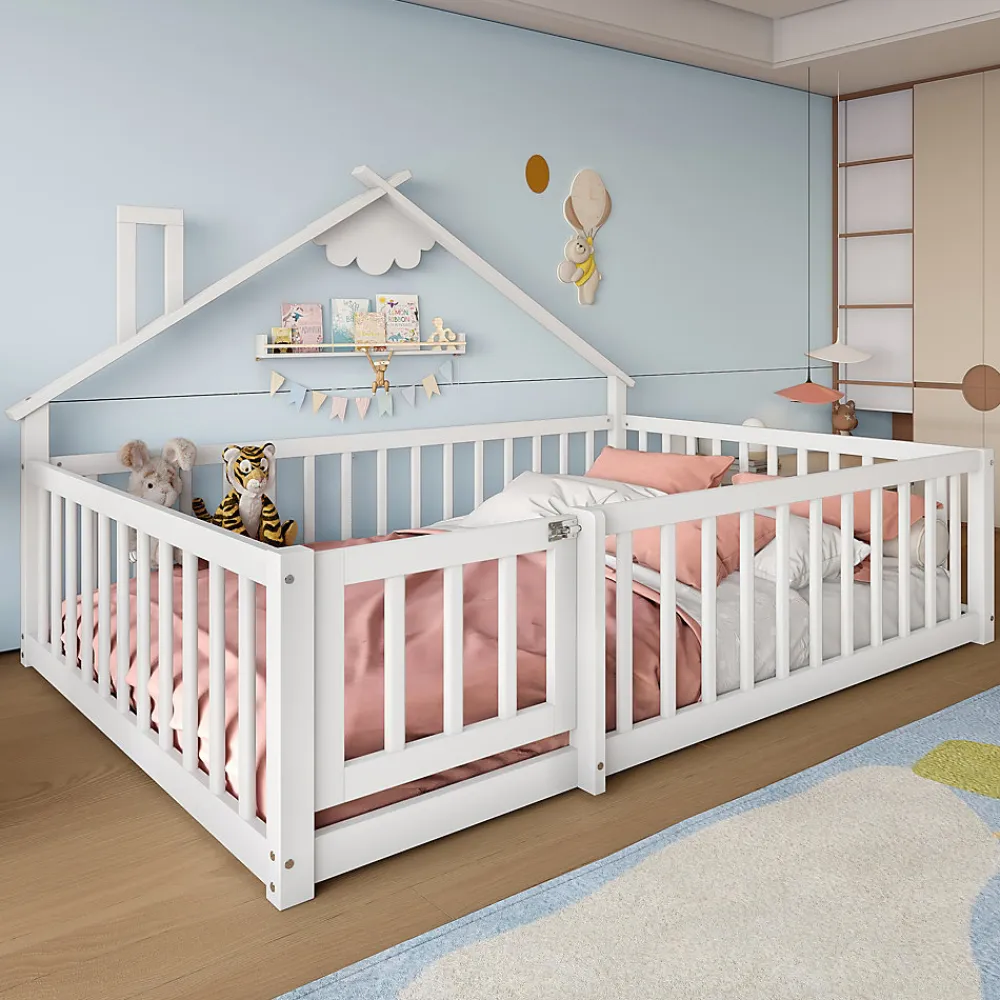 Lit enfant 140x190 cm - Lit avec barrières et design maison - Bois de pin et MDF - Sans matelas - Blanc>Okwish Outlet