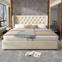 Lit 160x200 cm avec coffre et tête de lit haute capitonnée style Chesterfield en velours beige, cadre solide><noscript><img width=
