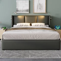 Lit 140x200 cm coffre avec sommier relevable, tête de lit tapissée PU gris et lampe de lecture à chargeur USB><noscript><img width=