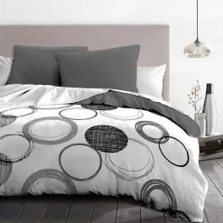 Parure de couette microfibre Audace - 1 housse de couette 220 x 240 cm + 2 taies d'oreiller 63 x 63 cm - Gris clair>Home Linge Passion Best