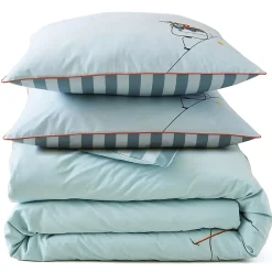 Parure de lit brodée 3 pièces : housse 200x200 cm et taies 50x80 cm en percale de coton PASSE MONTAGNE bleu givré>Linnea Discount