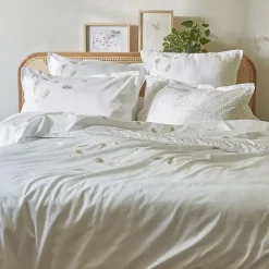 Parure de lit brodée 3 pièces : housse 250x220 cm et taies 50x80 cm en satin de coton NINA blanc>Linnea Best