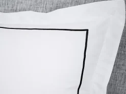 Vente-unique Parure de lit percale de coton 80 fils/cm² - Housse de couette 220 x 240 cm + 2 taies d'oreiller - Blanc bourdon noir - CHARMY* Housse De Couette