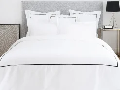 Vente-unique Parure de lit percale de coton 80 fils/cm² - Housse de couette 220 x 240 cm + 2 taies d'oreiller - Blanc bourdon noir - CHARMY* Housse De Couette