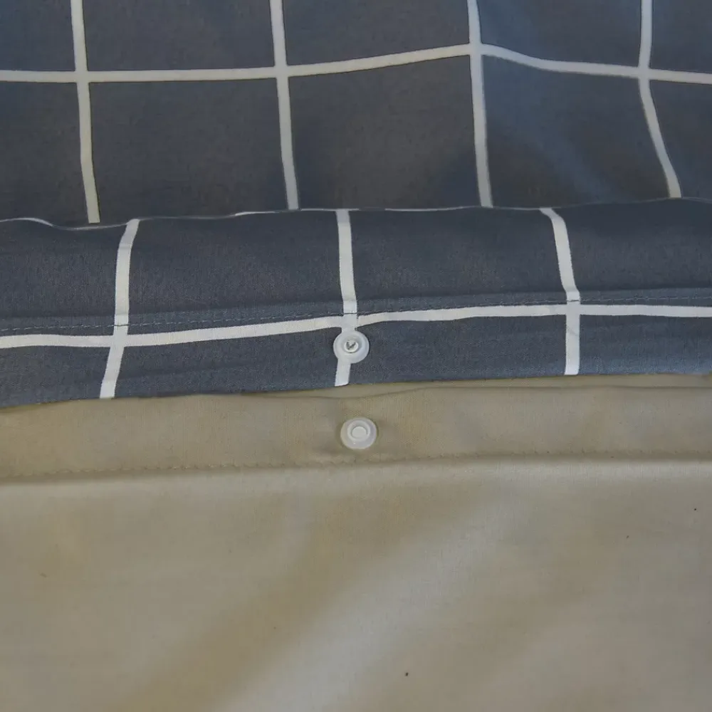 Sweeek Parure de lit réversible PINPON 1 place imprimé thème pompier en microfibre. 140 x 200cm. 1 housse de couette. 1 taie d'oreiller* Parure De Lit